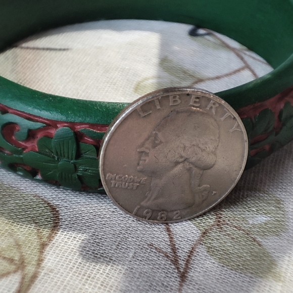 Carved Green Dark Coral Bangle Bracelet Vintage Wood Wooden 8 1/2" Cinnabar? - Picture 6 of 8